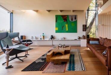 Dez casas com interiores projetados para exibir arte