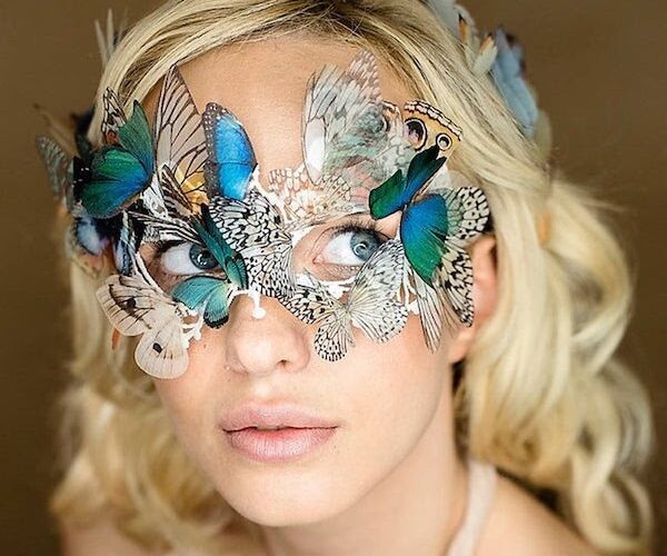 Impressionantes designs de joias de borboleta e organza de seda