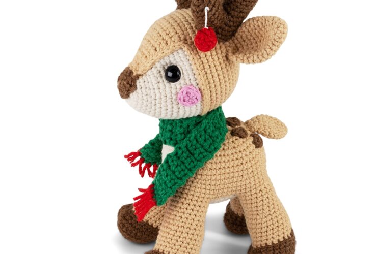 Free Christmas amigurumi deer crochet pattern